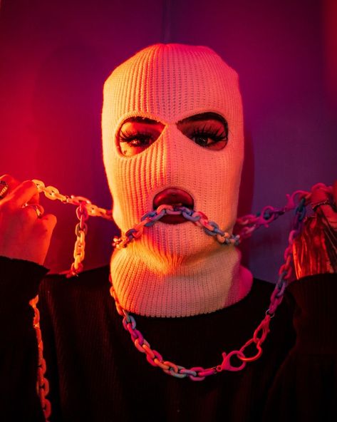 Ski Mask Photoshoot Ideas, Baddie Ski Mask Aesthetic, Ski Mask Photoshoot, Ski Mask Girl, Ski Masks, Gangsta Girl Style, Mask Aesthetic, Girl Gang Aesthetic, Gangster Girl