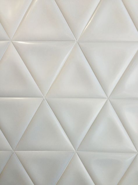 These Elvida triangular shaped white tiles from Vives do away with basic rectangular shaped tiles and add a bit of puffiness to each one making them appear more three dimensional. Triangle Tile, Shaped Tiles, Pasta Blanca, Triangle Tiles, Ceramic Tile Bathrooms, White Bathroom Designs, White Bathroom Tiles, Bathroom Walls, Bathroom Furnishings