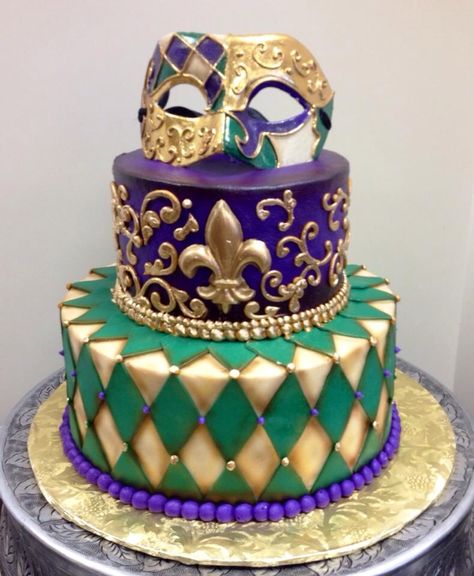 Beautiful Mardi Gras cake. Masquerade Cakes, Mardi Gras Cake, Mardi Gras Party Decorations, Madi Gras, Mardi Gras Wedding, Cake Wrecks, Mardi Gras Costumes, Tiered Cake, Mardi Gras Decorations