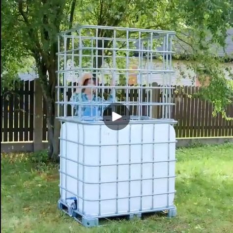 Diy Outside Shower Ideas, Outdoor Toilet And Shower Ideas, Camping Shower Ideas, Outside Shower Ideas, Outdoor Toilet And Shower, Backyard Bathroom, Shower Outside, Survival Projects, Outdoor Shower Ideas