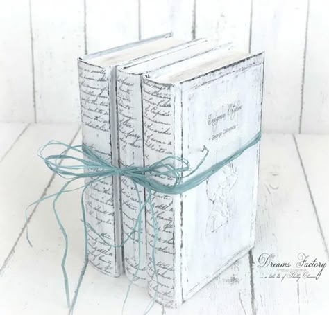 Diy Antique Books, Diy Vintage Books, Upcycled Books Crafts, Paper Objects, Stamped Books, Farmhouse Books, Old Book Crafts, Stacked Books, Book Craft