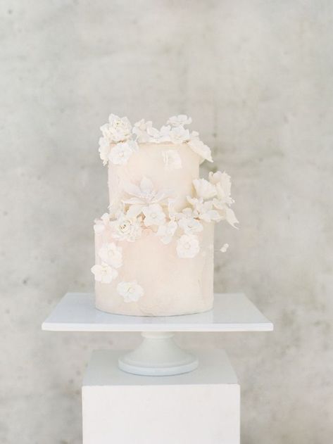 Wedding Cake Centerpieces, Wedding Cake Options, Cake With Flowers, Black Wedding Cakes, Fresh Flower Cake, Classic Wedding Cake, Tiered Cake, Boda Mexicana, White Wedding Cake