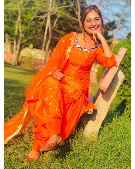 ਮਾਨ (@harmanjot.kaur_) • Instagram photos and videos Punjabi Suits Party Wear, Teenage Fashion Trending, Indian Outfits Lehenga, Punjabi Fashion, Suits Online Shopping, Punjabi Outfits, Simple Kurti Designs, Punjabi Dress, Cotton Outfit