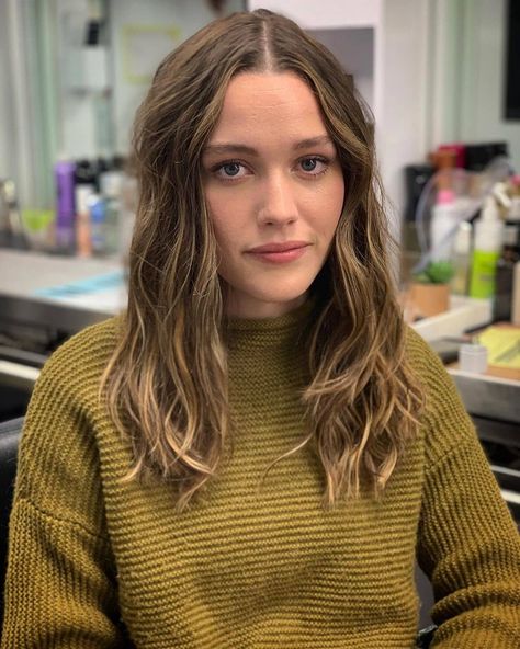 Love From You Netflix Series, Victoria Pedretti You, Victoria Pedretti Hair, Theo Engler, Victoria Pedretti, Female Celebrity Crush, Just Girl Things, Blonde Girl, Rapunzel