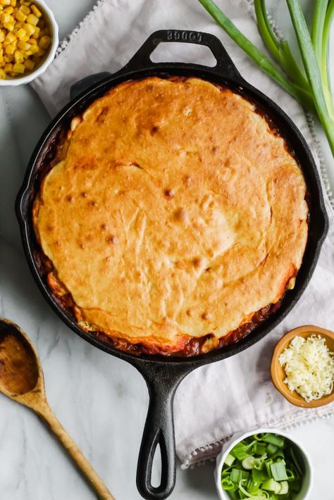 Chili With Cornbread Topping, Chilli Cornbread Casserole, Chili Cornbread Casserole, Chilli Beans, Pumpkin Bowls, Chili And Cornbread, Cornbread Casserole, Chili Bowl, Chili Recipe Easy