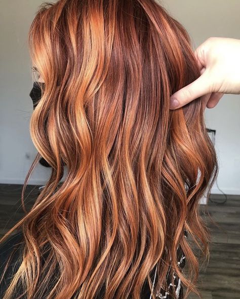 Copper Hair With Lowlights Dark Auburn, Red Hair With Blonde Highlights, Copper Blonde Hair, Copper Balayage, Balayage Blond, Hair 2022, Copper Blonde, Ginger Hair Color, Hair Color Auburn