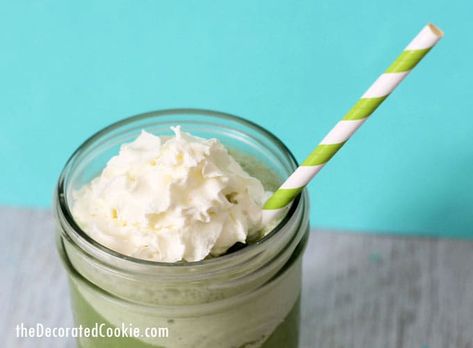 copycat Starbucks green tea frappuccino Starbucks Green Tea Frappuccino, Green Tea Frappuccino, Starbucks Green Tea, Cottage Cheese Smoothie, Homemade Starbucks, What Is Matcha, Lemon Smoothie, Matcha Green Tea Recipes, Frappuccino Recipe