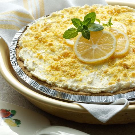 Lemonade Desserts, Lemon Sandwich, Low Sugar Treats, Sweet Potato Pie Southern, Lemonade Pie, Creamy Pie, Summer Pie, Keylime Pie Recipe, Most Popular Desserts