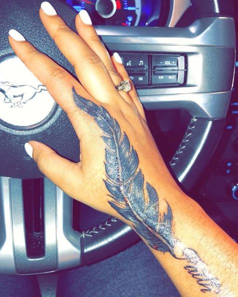 Pinterest ~Girly Girl ❤ Add me for More!!!😏 Snakebites, Black Girls With Tattoos, Geniale Tattoos, Hand Tattoos For Women, Dope Tattoos For Women, Stylist Tattoos, Feather Tattoo, Badass Tattoos, Girly Tattoos