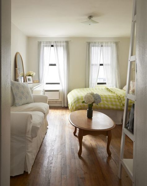 Tiny Nyc Studio Apartment, Cottage Style Apartment Small Spaces, Guest Studio Apartment, Studio Apartment Ideas Bedroom, 475 Sq Ft Studio Apartment, Studio Apartment Seating, Twin Bed In Studio Apartment, 230 Sq Ft Studio Apartment, 200 Sq Ft Apartment