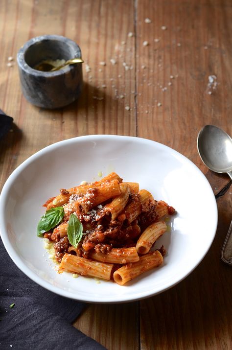 Red wine ragu with rigatoni | Dianne Bibby is a Johannesburg food stylist, recipe developer, and food blogger. Rigatoni Bolognese Recipe, Cooking Wine Recipes, Pasta Bolognese Recipe, Best Bolognese Sauce, Slow Cooker Bolognese Sauce, Homemade Bolognese Sauce, Slow Cooker Bolognese, Italian Meat Sauce, Homemade Bolognese