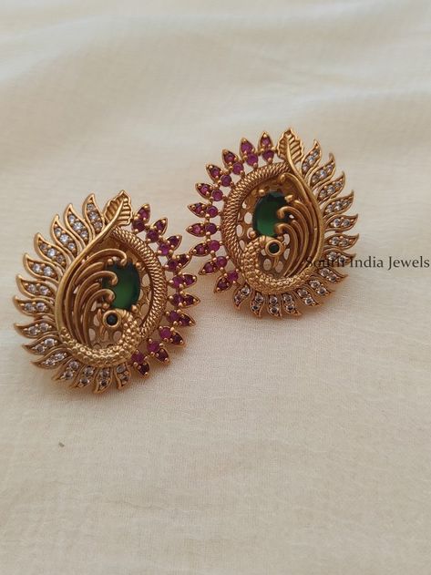 South India Jewels Earrings, Gold Ear Designs, Stone Studs Earrings Gold, Traditional Earrings Gold, Traditional Jewelry Antique, Antique Earrings Studs, Earrings Gold Indian, Ear Rings For Women, Ear Studs Design