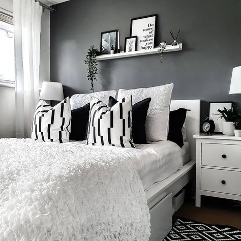 Bedroom Inspiration Grey, Black And Grey Bedroom, Monochrome Bedroom, Black Bedroom Decor, Grey Bedroom Decor, White Bedroom Decor, White Room Decor, Luxury Linens, White Bed