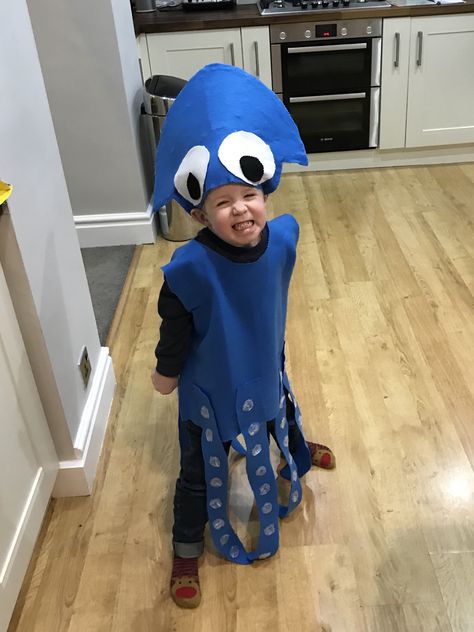 Diy Squid Costume, Squid Costume Diy, Kraken Costume, Squid Costume, Vocabulary Parade, Kylie Pregnant, Fancy Dress Costumes Kids, Giant Squid, Diy Costumes Kids