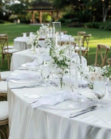 ✨ It’s all in the details ✨ Add a unique twist to your wedding reception with serpentine tables! Serpentine tables offer a contemporary twist to traditional feasting tables. Their flowing, curved design creates a visually stunning look that your guests will talk about for months! Coordination & Design: @mdpevents Photographer: @autumnandjendry Videographer: @mcneillfilms Florist: @kaleidoscopefloral Venue: @selbygardens Caterer: @married.with.michaels DJ & Sax: @curate_entertainment Renta... Curved Wedding Reception Table, Serpentine Tables Scaping, Serpent Table Wedding, Serpentine Tables Wedding, Round Tables White Linen Wedding, Feasting Table, Curve Design, Luxury Wedding Planner, Sarasota