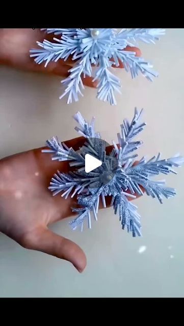 Diy Snowflake Decorations, Christmas Tree Decoration Ideas, Tree Decoration Ideas, Flocked Christmas Trees Decorated, Minimalist Christmas Tree, Diy Christmas Tree Ornaments, Creative Christmas Trees, Christmas Tree Decorations Diy, Pencil Christmas Tree