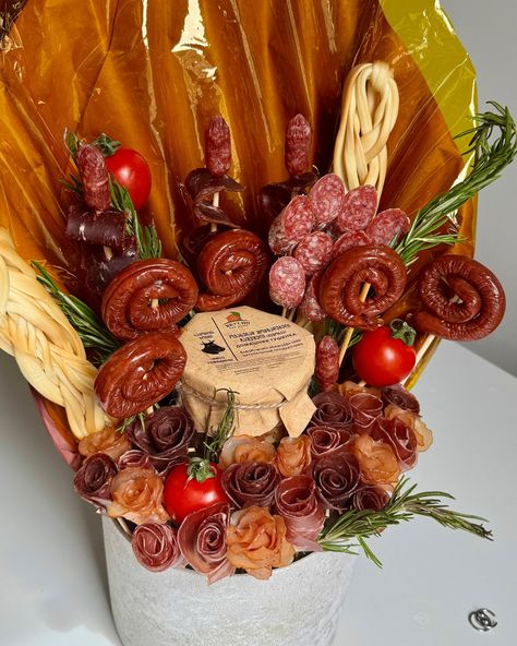 Looking for a unique and savory gift idea? This gourmet bouquet made entirely of premium meats and sausages is the ultimate surprise for food lovers! Crafted with care, this edible bouquet includes an assortment of cured meats, artisan sausages, and delicious garnishes, beautifully arranged to resemble a traditional flower bouquet. Whether it’s for a birthday, anniversary, or a fun celebration, this meaty creation makes a bold and memorable statement. Perfect for men who enjoy good food and appreciate an unconventional gift. #MeatBouquet #SausageBouquet #EdibleGift #UniqueGiftsForHim #FoodieGift #GourmetBouquet #MeatLovers #HandmadeGifts #SausageLovers #ArtisanFoodGift #handmade Sausage Flowers, Gourmet Meat, Edible Bouquets, Diy Edible, Traditional Flower, Premium Meat, Artisan Food, Unique Gifts For Him, Edible Gifts