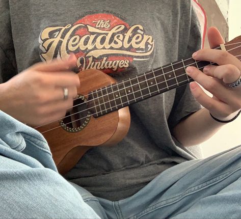 Ukelele Playing Aesthetic, Music Aesthetic Ukulele, Aesthetic Ukulele Pictures, Ukelele Aesthetic Vintage, Music Aesthetic Instruments, Playing The Ukulele, Ukele Aesthetic, Ukulele Astethic, Lester Papadopoulos Aesthetic