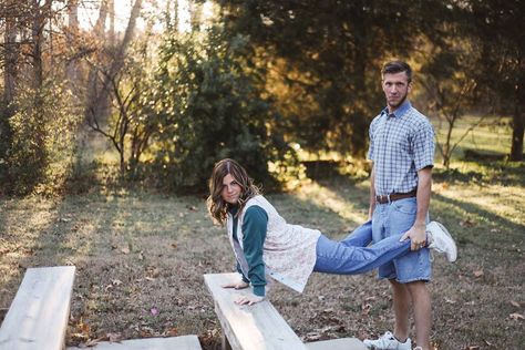 This Couple’s ‘Awkward’ Engagement Photos Are Everything Unconventional Engagement Photos, Funny Couple Photos, Funny Photoshoot Ideas, Funny Couple Poses, Funny Engagement Photos, Awkward Pictures, Funny Couple Pictures, Engagement Humor, Awkward Photos