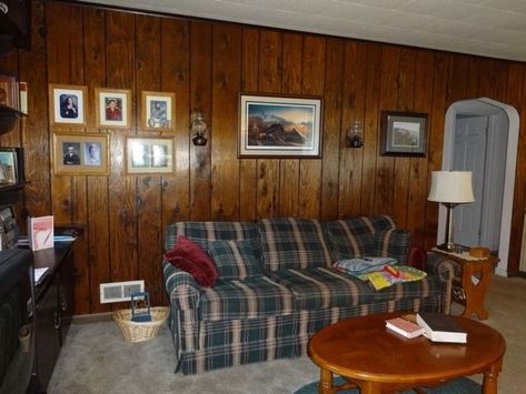 Grandpas House Aesthetic, Midwestern Living Room, 80s Midwest Aesthetic, Liminal Space Living Room, Grandparents House Aesthetic, 90s House Aesthetic, Nostalgia House, Nostalgic House, Midwest Core