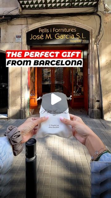 Barcelona Robs | Events | Things to do | Food on Instagram: "Stop buying the classic “I ❤️ Barcelona” T-shirt souvenir 😩
Instead, you can find some incredible stuffs in @curtidosgarcia just 50 meters away from la Rambla ! It’s stylish, affordable, has some quality leather fabrics and also is also a unique piece of souvenir or gift that can take from your holidays ! Save this for your next trip #barcelonashopping #barcelonashop #barcelonasouvenir #shop #oldshop #giftidea #souveniridea #localshop #barcelonagift #barcelonatrip #whattodoinbarcelona #barcelonatravel #barcelonaguide #thingstodoinbarcelona" Barcelona Guide, Barcelona T Shirt, Barcelona Spain Travel, Shopping In Barcelona, Travel Wear, Barcelona Travel, Souvenir Shop, June 21, Barcelona Spain