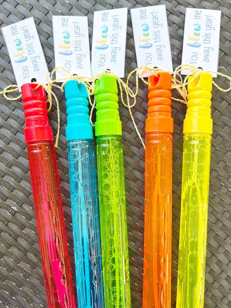 Bubble Gift, Kindergarten Gifts, Kids Bubbles, Balloon Gift, Bubble Wands, End Of School Year, End Of School, Kids Learning Activities, Student Gift