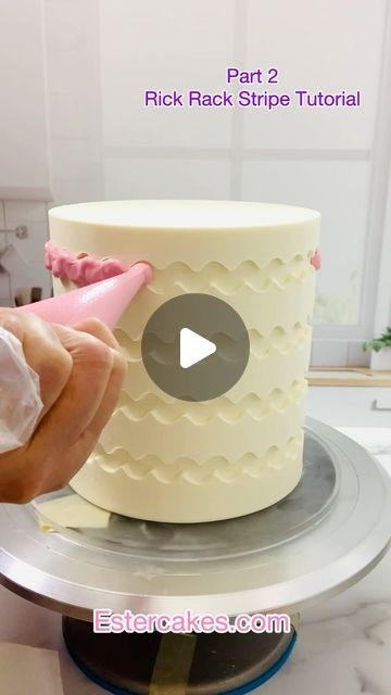 Swiss Buttercream Cake, Butter Cream Decorating Ideas, Textured Buttercream Cake, Buttercream Ruffle Cake, Buttercream Ruffles, Best Buttercream, Ribbon Cake, Striped Cake, Buttercream Decorating