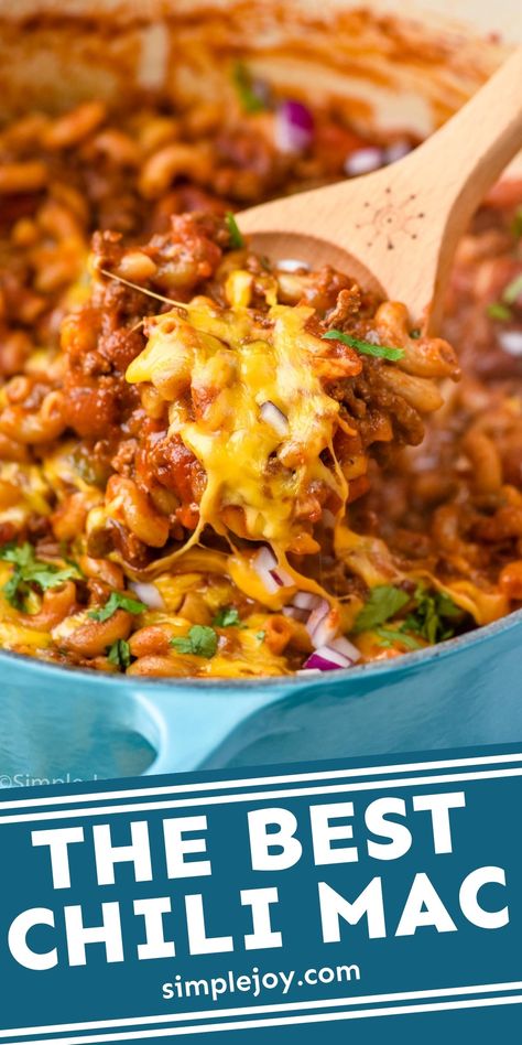 Chili Mac is a hearty dinner that your whole family will enjoy. Made with the base of my chili recipe with pasta and cheese mixed in, this recipe is a winner! Chilli Casserole, Chili Mac Recipe Easy, Chili Macaroni, Chilli Pasta, Pasta And Cheese, Vegetarian Drinks, Fajita Soup, Chili Mac Recipe, Lil Smokies