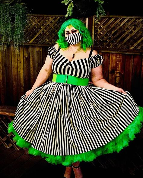 Plus size beetlejuice inspired costume Plus size pinup beetlejuice Beetlejuice costume female Beetlejuice Makeup Revolution, Beetlejuice Cosplay Female, Beetlejuice Pinup, Beetlejuice Fancy Dress, Beetlejuice Outfit Ideas, Beetlejuice Costume Female, Female Beetlejuice Costume, Beetlejuice Costume Diy, Female Beetlejuice