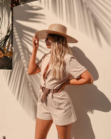 The Subscription Photographer on Instagram: Creating Color Stories • Instagram Jungle Tourist Outfit, Safari Mom Outfit, Game Drive Safari Outfits Women, Safari Look Outfits, Safari Outfit Ideas Women, Safari Outfit Women Africa, Cute Safari Outfits, Safari Aesthetic Outfit, Safari Inspired Outfit