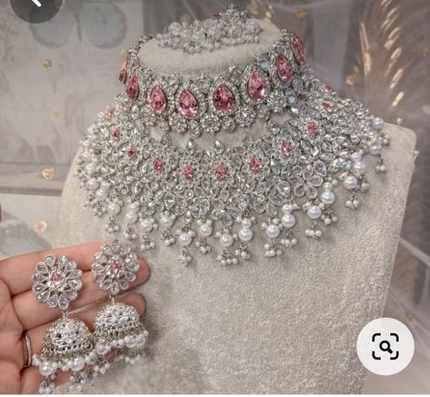 Engagement Ring Non Traditional, Nontraditional Engagement Rings, Bridal Jewelry Sets Brides, Wedding Jewelry Sets Bridal Jewellery, Pakistani Bridal Jewelry, Indian Wedding Jewelry Sets, Bridal Necklace Designs, Neck Pieces Jewelry, Bridal Design