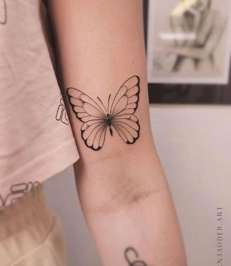 Butterfly Tattoo Stencil, Magic Runes, Flying Tattoo, Ear Tattoo Ideas, Yakuza Tattoo, Girls Tattoo, Delicate Tattoo, Tattoo Desings, Tattoo Designs For Girls