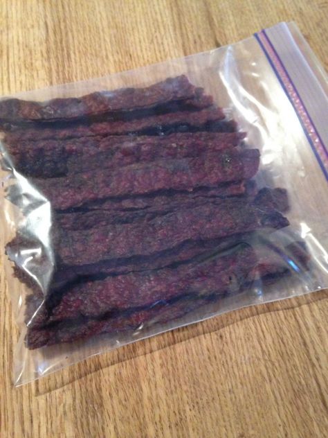 Ground Deer Recipes, Venison Snack Stick Recipe, Simple Beef Jerky Recipe, Venison Snack Sticks, Jerky Recipes Dehydrator, Snack Stick Recipe, Deer Jerky Recipe, Venison Jerky Recipe, Jerkey Recipes