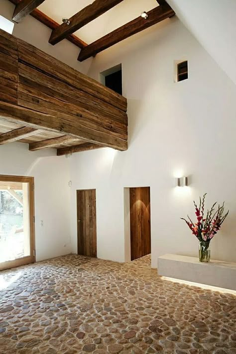 Casas Coloniales, Cob House, Spanish Style Homes, Exposed Beams, House Goals, Stone Flooring, House Inspo, 인테리어 디자인, House Inspiration