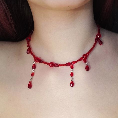 Necklace blood, vampire's necklace, Gothic style Blood Jewel Necklace, Blood Pearl Necklace Design, Blood Drop Necklace Ideas, Blood Bead Necklace, Vampire Pearl Necklace, Vampire Beaded Necklace, Pearl Necklace Diy Ideas, Blood Jewel Dress, Vampire Jewelry Diy