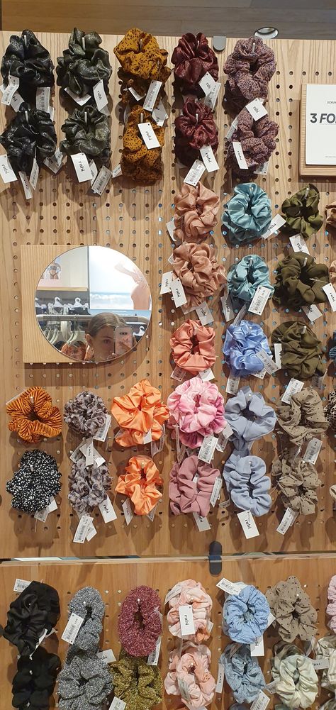 Headband Booth Display, Hair Accessories Booth Display, Headband Market Display, Scrunchie Pop Up Display, Craft Fair Displays Scrunchies, Scrunchie Booth Display, Scrunchie Pop Up Shop, Scrunchie Board Display, Scrunchie Craft Fair Display