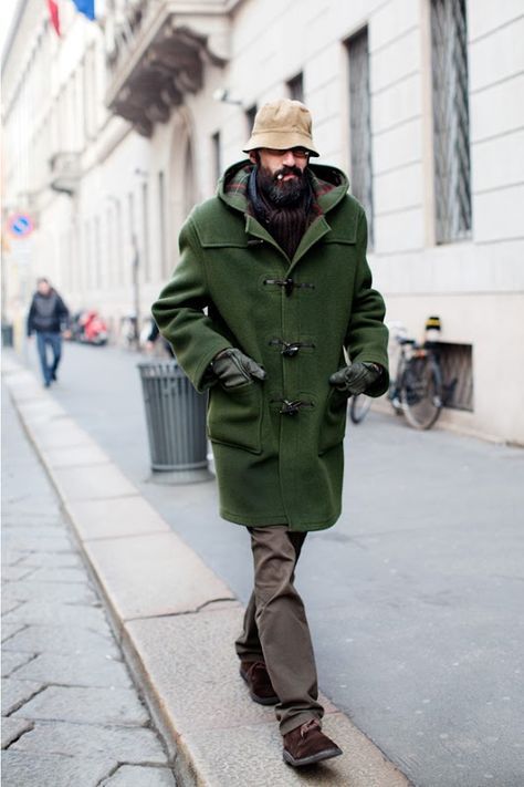 from the sartorialist.com Duffle Coat Outfit, Loden Green, The Sartorialist, Duffel Coat, Milan Street Style, Mens Fashion Rugged, Trendy Jackets, Coat Outfit, Duffle Coat