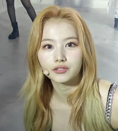 TWICE TV “The Kelly Clarkson Show” Behind the Scenes Kelly Clarkson Show, Sana Minatozaki, Twice Sana, Minatozaki Sana, Kelly Clarkson, Behind The Scenes, Tv