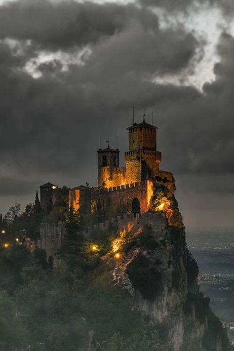 Wicked Book, Black Dagger Brotherhood, Living In Italy, Positano Italy, Chateau France, Fantasy Aesthetic, Willis Tower, In The Dark, Monument Valley