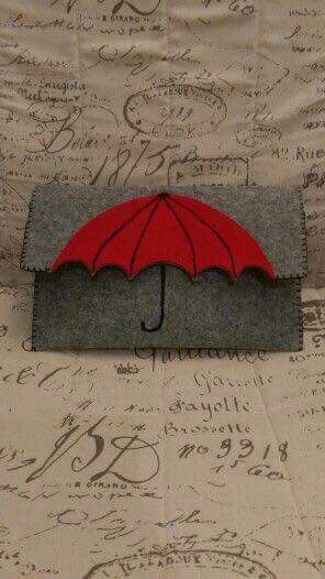 Felt Wallet, Felt Clutch, Tovad Ull, Red Umbrella, Wool Projects, Wool Applique, Felt Bag, Felt Diy, Fabric Bags