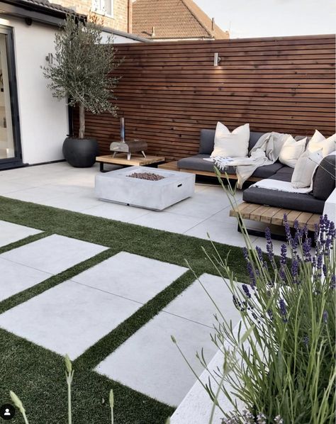 Christmas Patio, Modern Backyard Landscaping, Back Garden Design, Backyard Renovations, Patio Garden Design, Backyard Remodel, Modern Backyard, Outdoor Gardens Design, Ideas Patio