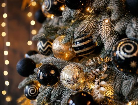 7 Bold Black Christmas Tree Ideas - Backyard Boss Amber And Black Christmas Tree, Black And Metallic Christmas Tree, Christmas Tree With Black Ornaments, Black Ornaments Christmas Tree, All Black Christmas, Gold And Black Christmas Tree, Black Gold Christmas Tree, Christmas Tree Ideas Black, Green And Black Christmas