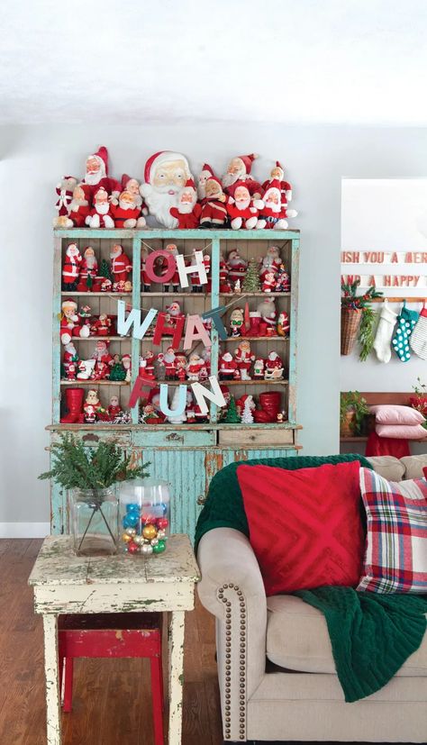 Find Out How to Decorate for Christmas with a Dash of Retro - Flea Market Finds: Home and Garden Decorating Ideas by Expert Interior Decorators How To Decorate For Christmas, Santa Christmas Decor, Diy Christmas Sweater, Decorate For Christmas, Halloween Tablescape, Santa Decorations, Christmas Interiors, Diy Christmas Decorations Easy, Office Christmas Decorations