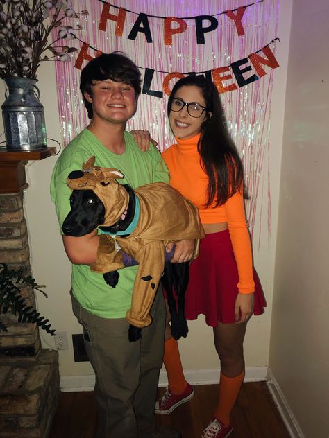 velma, shaggy, & scooby doo Shaggy Velma And Scooby Costume, Wolverine Halloween Costume, Velma Halloween, Shaggy Costume, Velma Halloween Costume, Addams Family Halloween Costumes, Velma Shaggy, List Of Halloween Costumes, Crazy Halloween Costumes