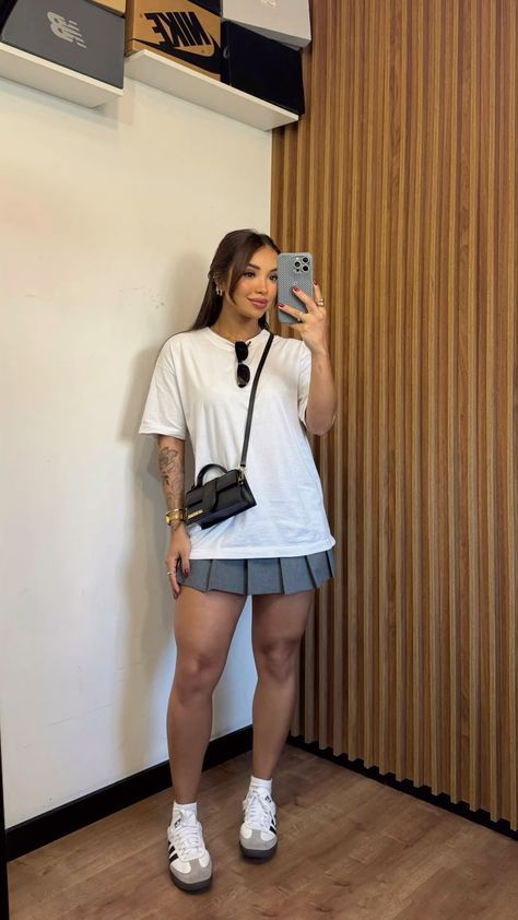 Samba Inspo Outfit, Sambas Summer Outfit, Look Samba, Sambas Outfits, Looks Adidas, Samba Adidas, Samba Outfit, Modest Casual Outfits, Jacket Outfit Women