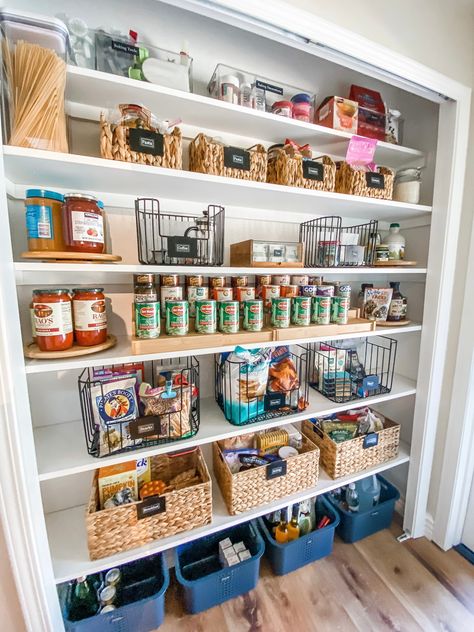 ELEVATED. We can upgrade ANY space. Give me any unique space or task and you know I'll find a way to maximize it or make it look ever better. Loving how the team used black in this design and took it to the next level. What is your favorite pantry organizing product? #pantryorganizers #pantryorganizer #professionalorganizer #pantygoals #sandiegoorganizer #palmspringsorganizer #orangecountyorganizer #sandiegoorganizers #simplyluxeorganizing #pantryinspo #pantryorganization Long Narrow Pantry Organization, Reach In Pantry Organization Ideas, Large Pantry Organization Ideas, Overstock Organization, Realistic Pantry Organization, Pantry Organizer Ideas, Open Pantry Organization, Standing Pantry, Narrow Pantry