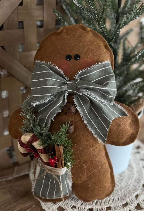 Burlap Gingerbread Man, Fabric Gingerbread Men, Primitive Country Christmas Crafts, Shovel Crafts Diy, Cone Gnomes Diy, Diy Primitive Christmas Decor, Primitive Christmas Crafts Diy, Diy Primitive Christmas Ornaments, Gingerbread Ornaments Diy