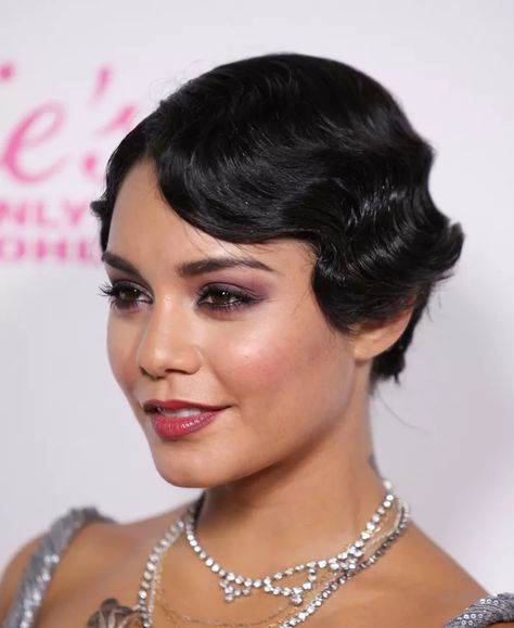 Great Gatsby Hairstyles For Curly Hair, 20s Short Hairstyles, Great Gatsby Hairstyles Short, 1920s Short Hairstyles, Flapper Hair Short, 20s Hairstyles Short, 1920s Womens Hair, 1920s Short Hair, 1920s Hair Short