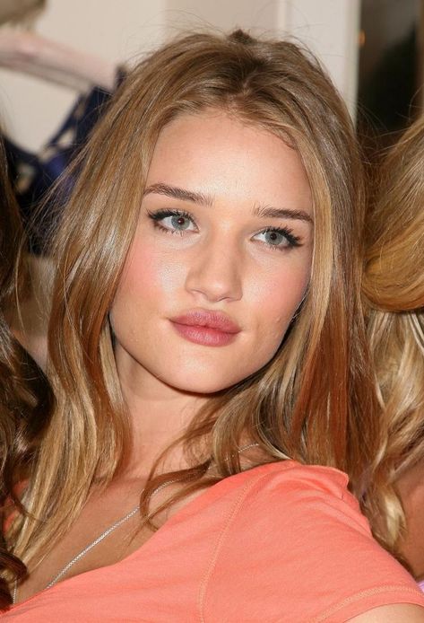 Rebecca Romijn, Balayage Blond, Neutral Blonde, Golden Blonde Hair, Medium Layered Hair, Honey Blonde Highlights, Medium Bob Hairstyles, Rosie Huntington, Layered Bob Hairstyles