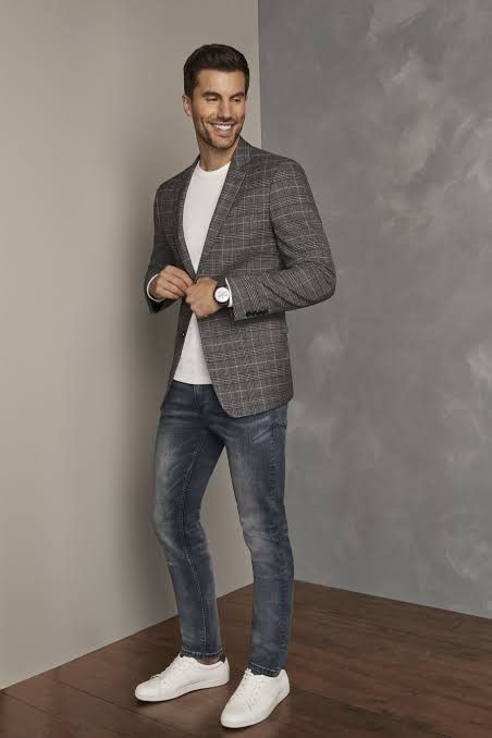 Mens Charcoal Blazer Outfit, Jean And Blazer Outfit Men, Gray Blazer With Jeans Men, Blazer Outfits Men 2023, Sweater Blazer Outfit Men, Jeans With Suit Jacket Men, Grey Blazer With Jeans Men, T Shirt And Blazer Outfit Men, Mens Blazer With Jeans